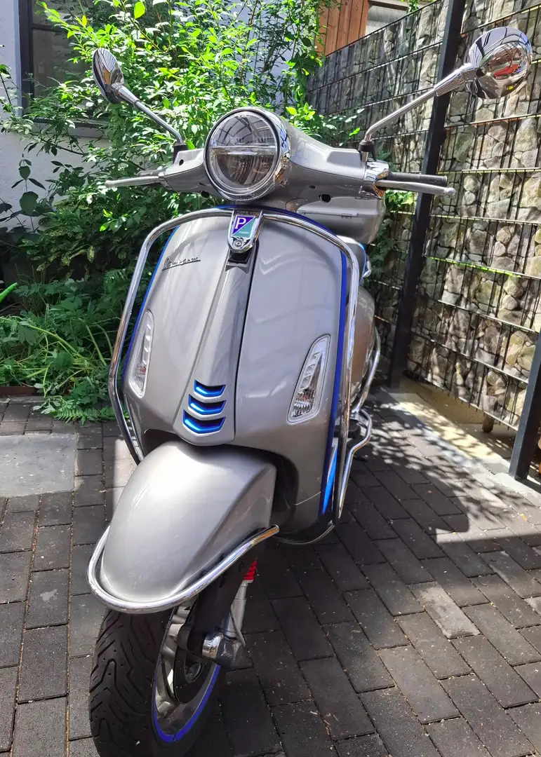 Vespa Elettrica 70 km/h mit Top-Ausstattung Silver - 1