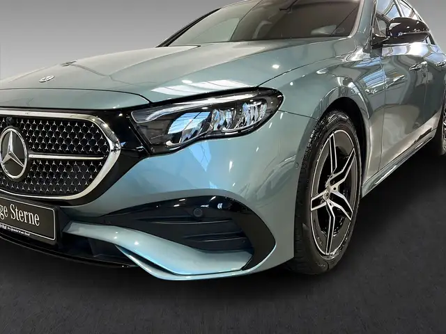 Mercedes-Benz E Class view 3