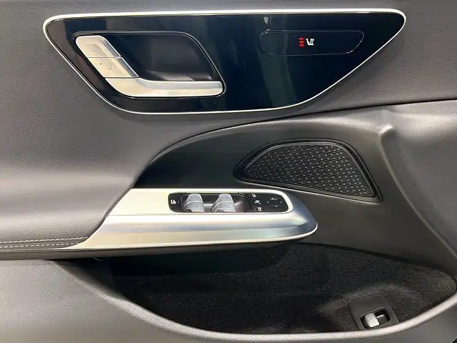 Mercedes-Benz E Class view 14