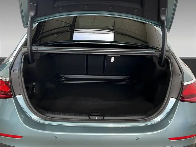 Mercedes-Benz E Class view 8