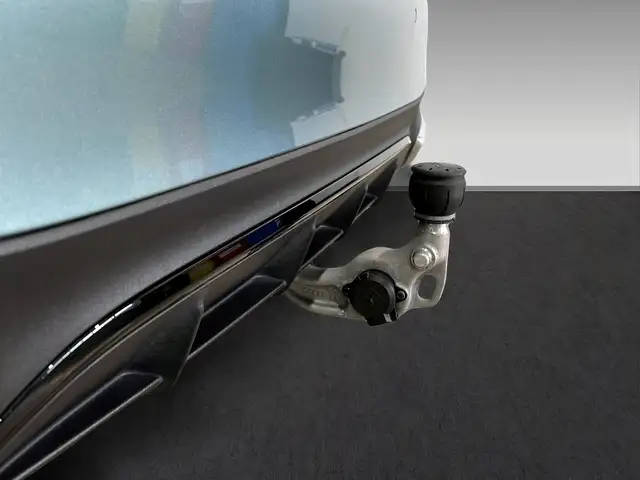 Mercedes-Benz E Class view 13