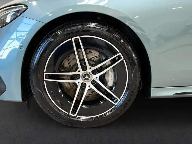 Mercedes-Benz E Class view 4