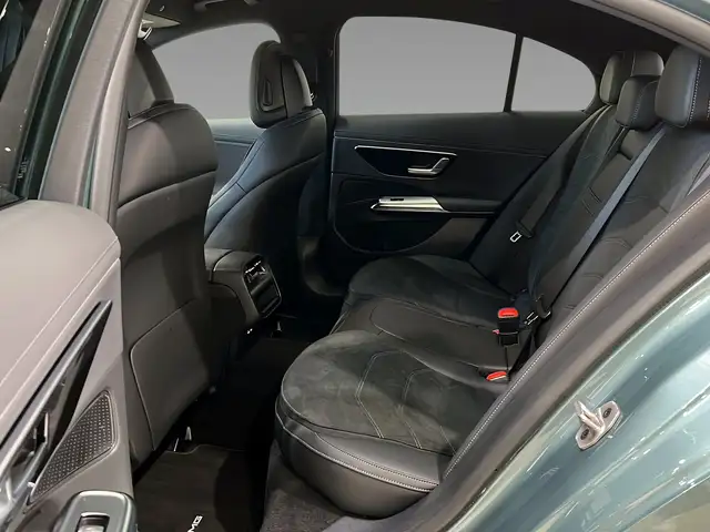 Mercedes-Benz E Class view 10