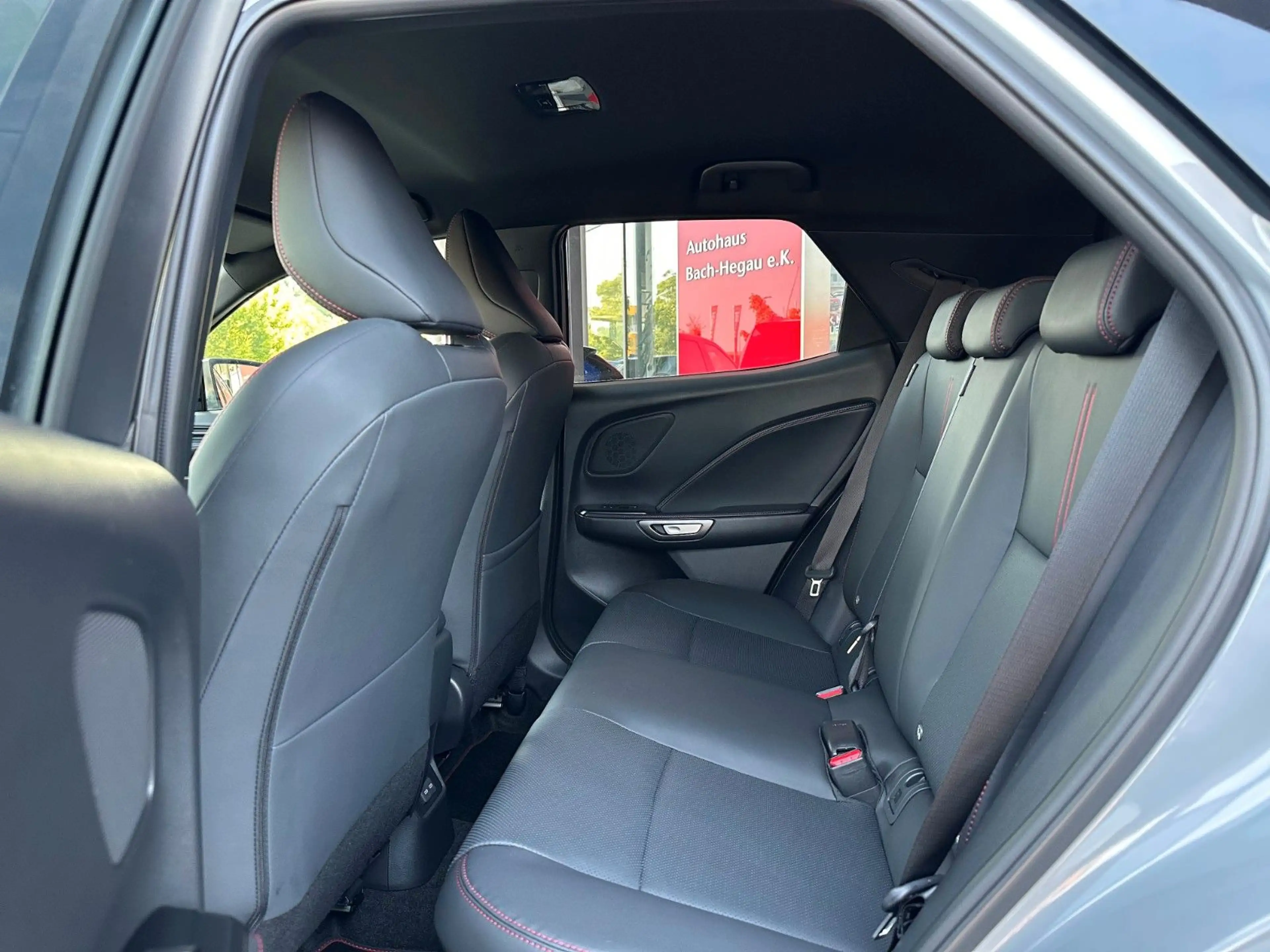 Lexus LBX FWD Emotion, NAVI,LEDER,KAMERA,TECHNOLOGIE-P — photo 13