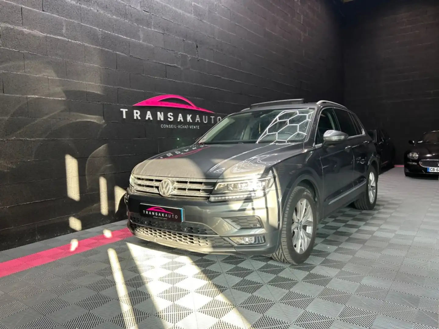 Volkswagen Tiguan 2.0 TDI 150 DSG7 Carat Grau - 1