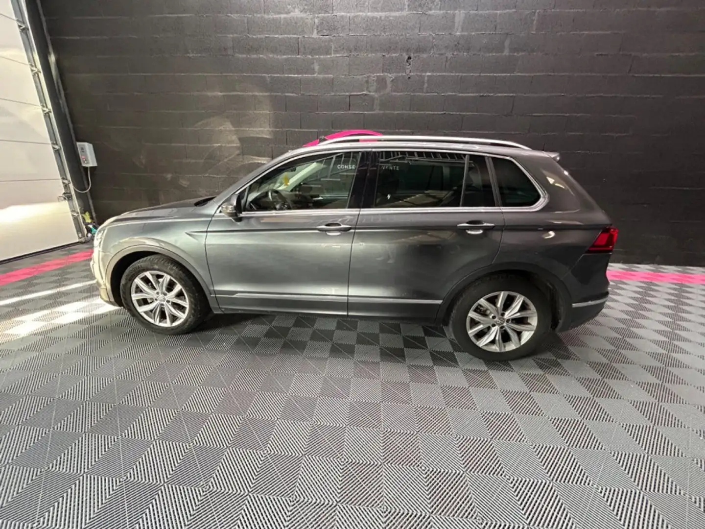 Volkswagen Tiguan 2.0 TDI 150 DSG7 Carat Grau - 2