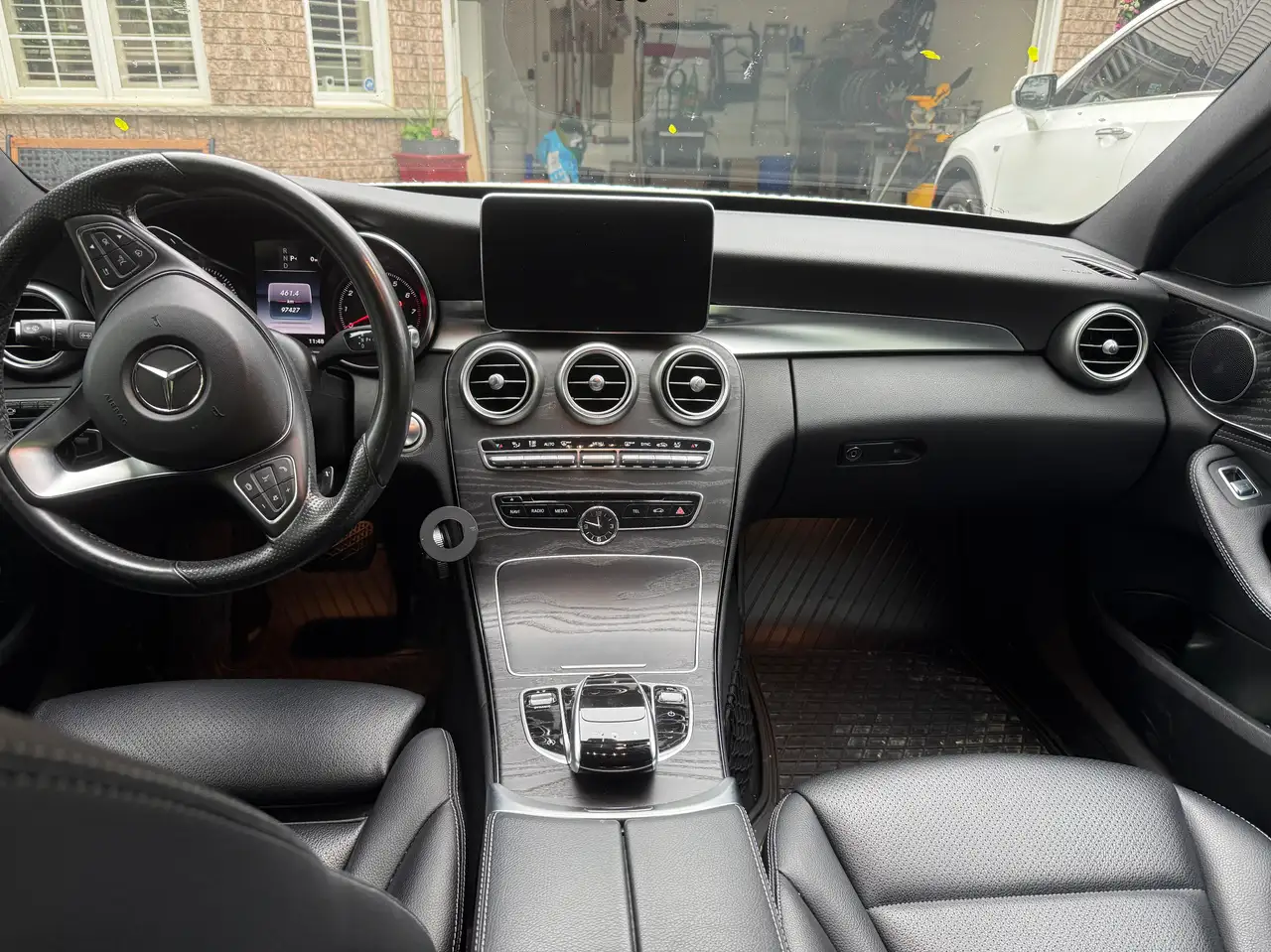 Mercedes-Benz C-Class снимка Mercedes-Benz C-Class