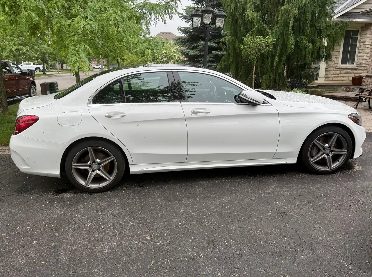 Mercedes-Benz C-Class снимка Mercedes-Benz C-Class