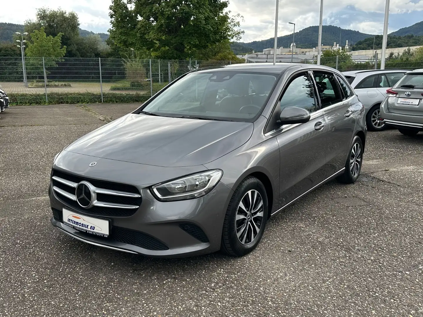 Mercedes-Benz B 180 d Style DCT Navi Leder AC MBUX Kamera Euro6 Grau - 1