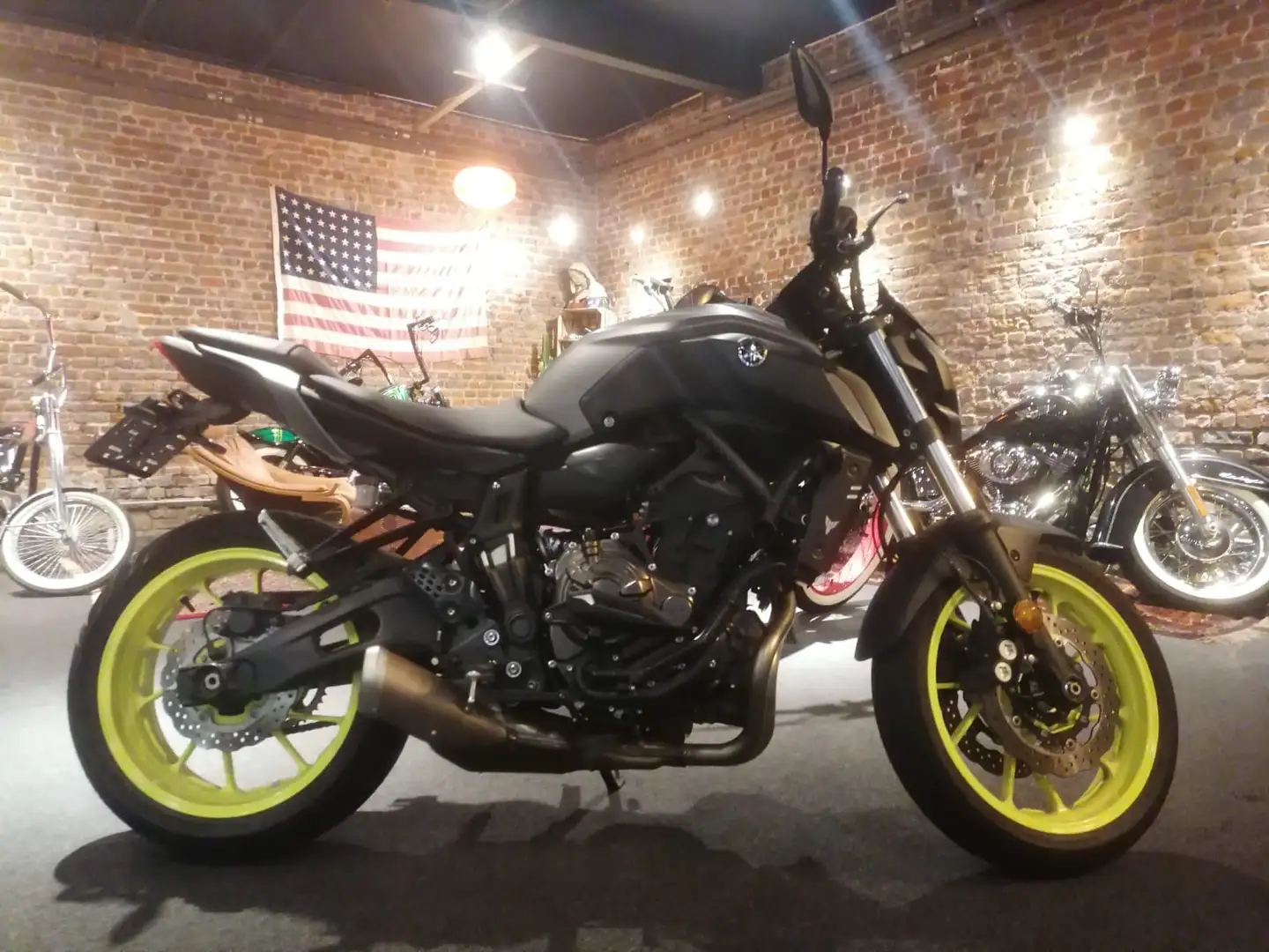 Yamaha MT-07 Night Fluo Černá - 1