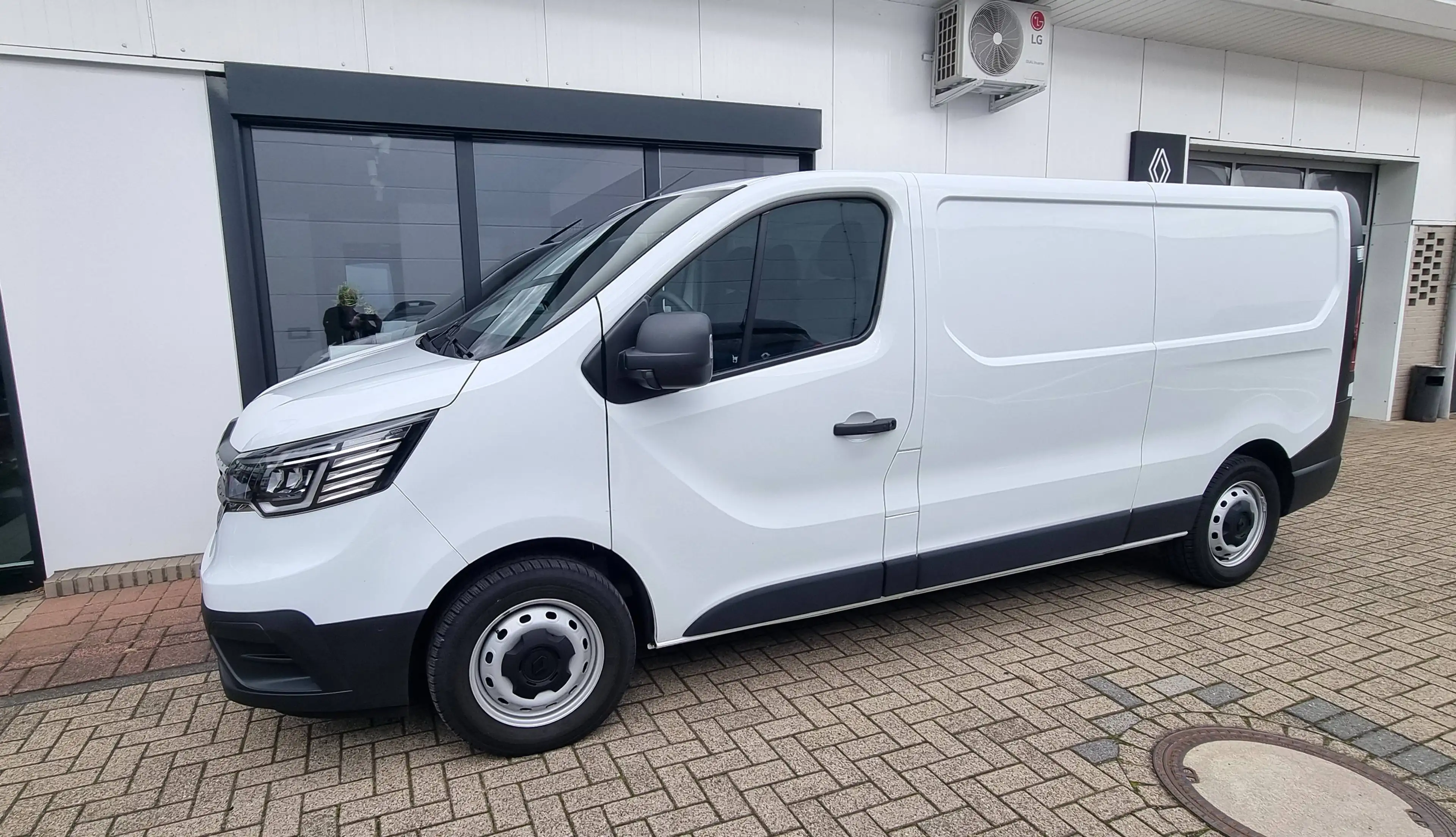 Renault Trafic L2H1 3,0t Komfort dCi 150 EDC *Automatik *Navi *PDC *Rückfahrkamera *Garantie — photo 3