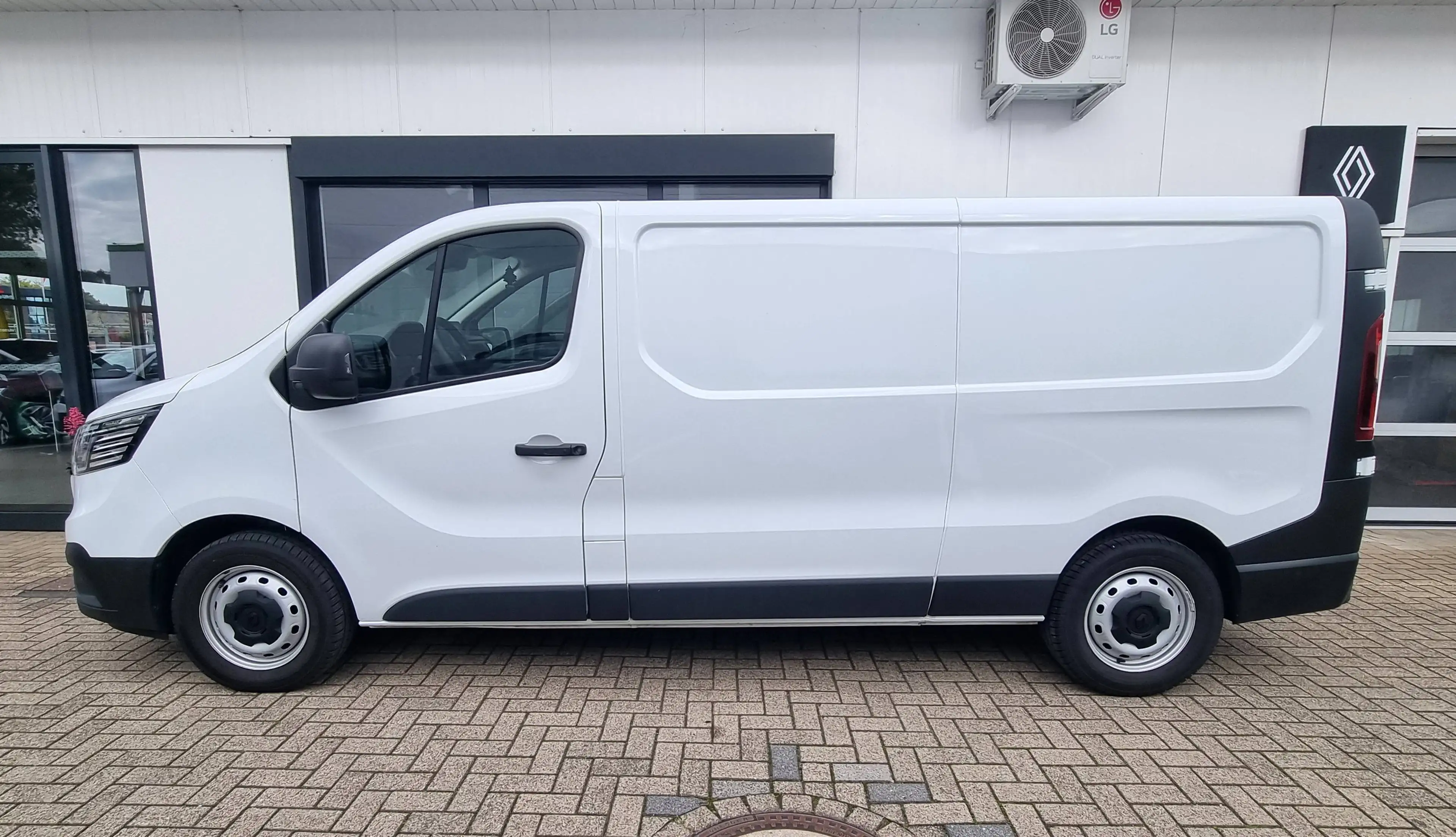 Renault Trafic L2H1 3,0t Komfort dCi 150 EDC *Automatik *Navi *PDC *Rückfahrkamera *Garantie — photo 4