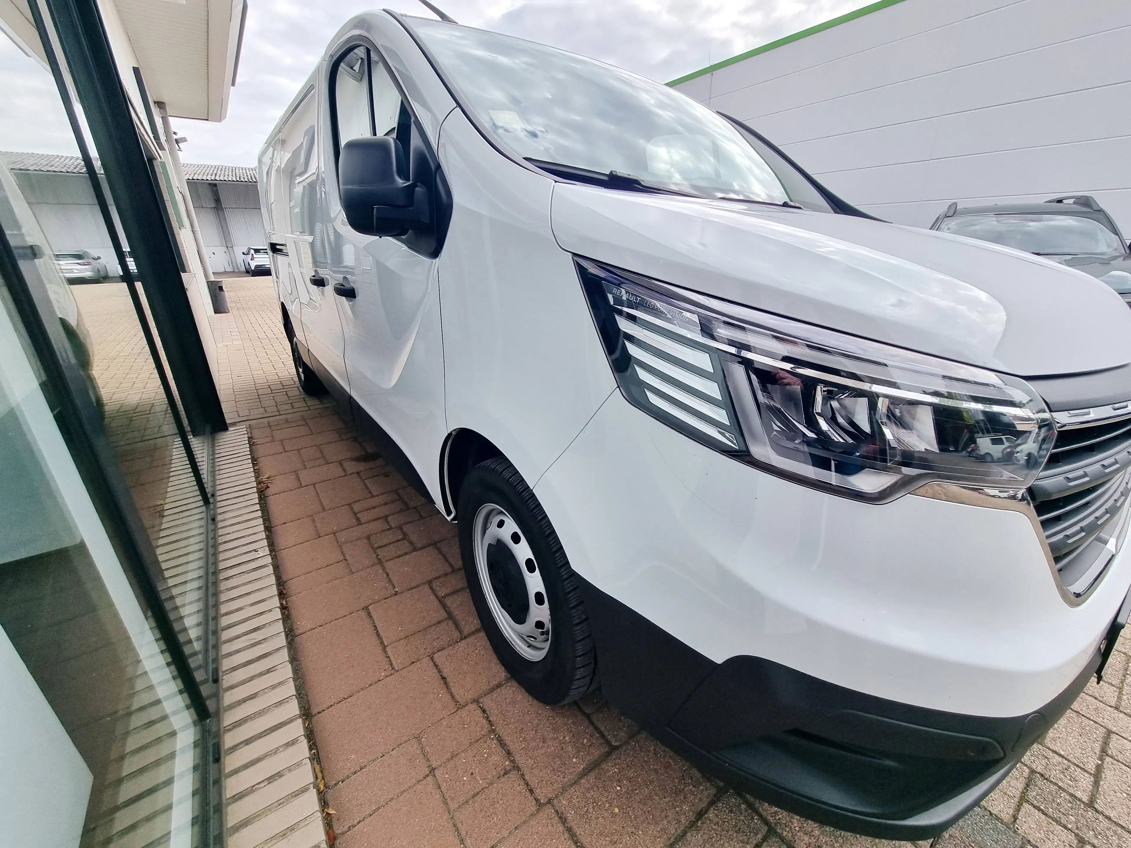 Renault Trafic L2H1 3,0t Komfort dCi 150 EDC *Automatik *Navi *PDC *Rückfahrkamera *Garantie — photo 2