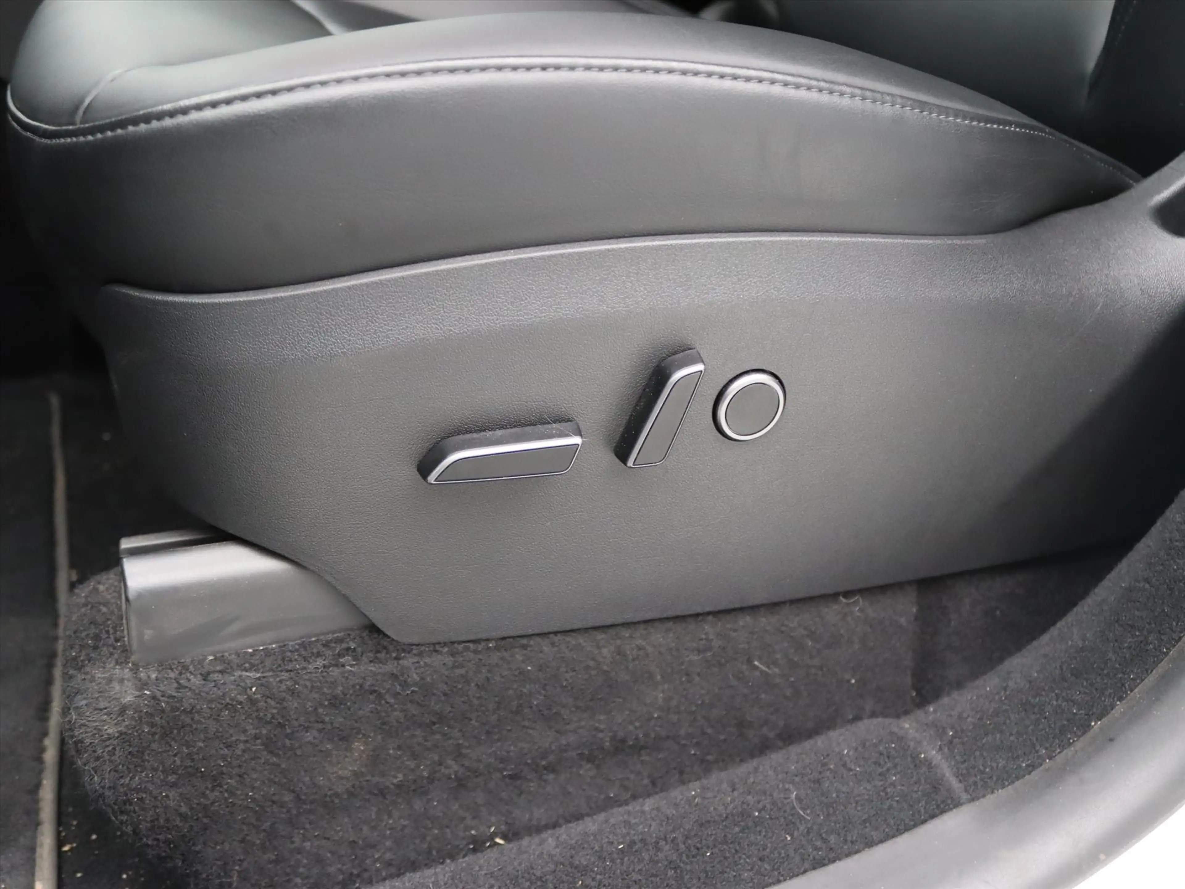 Tesla Model Y Standard RWD Plus [ AMD RYZEN+AUTOPILOT+19 INCH+PR — photo 18