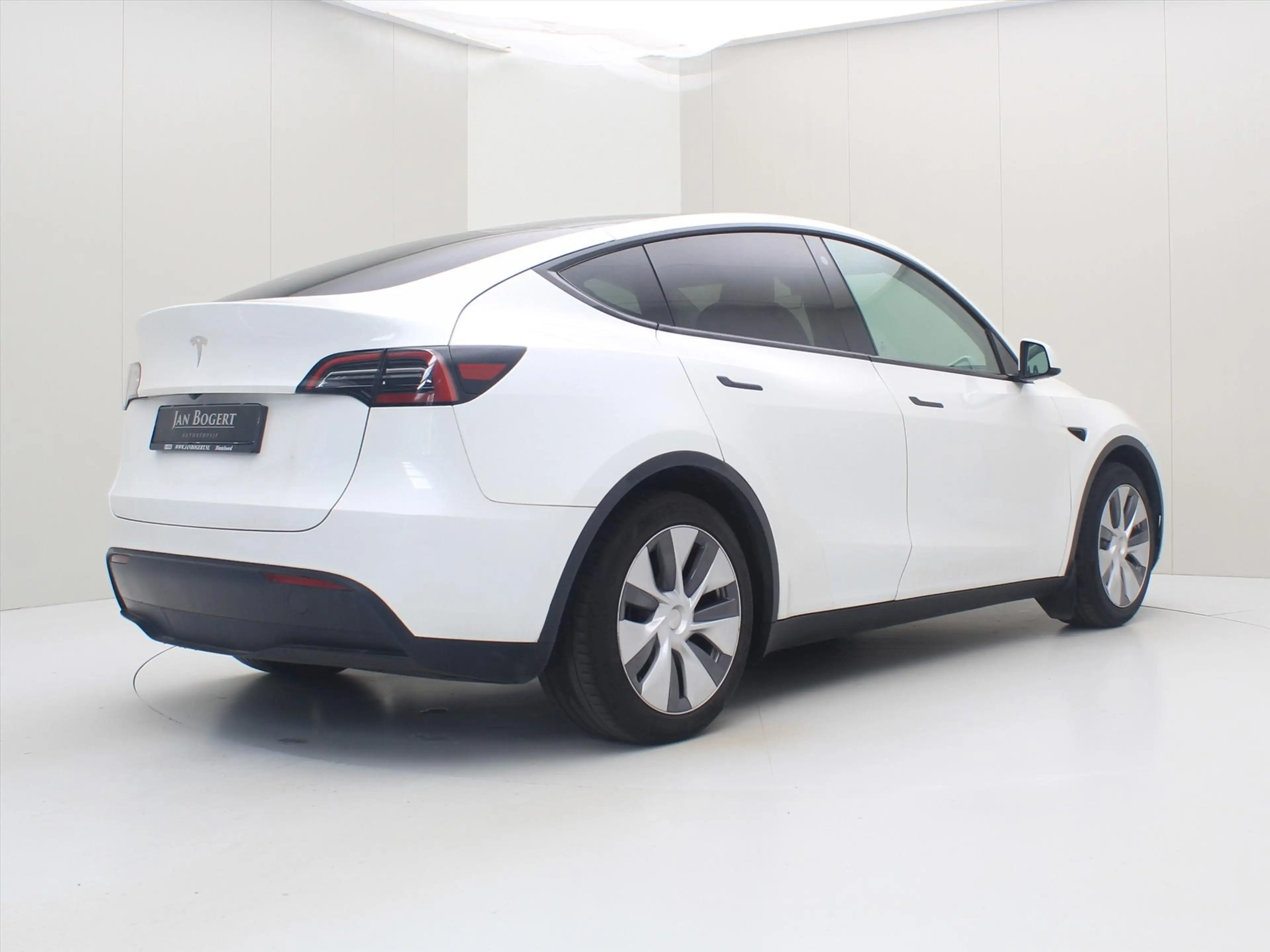 Tesla Model Y Standard RWD Plus [ AMD RYZEN+AUTOPILOT+19 INCH+PR — photo 2