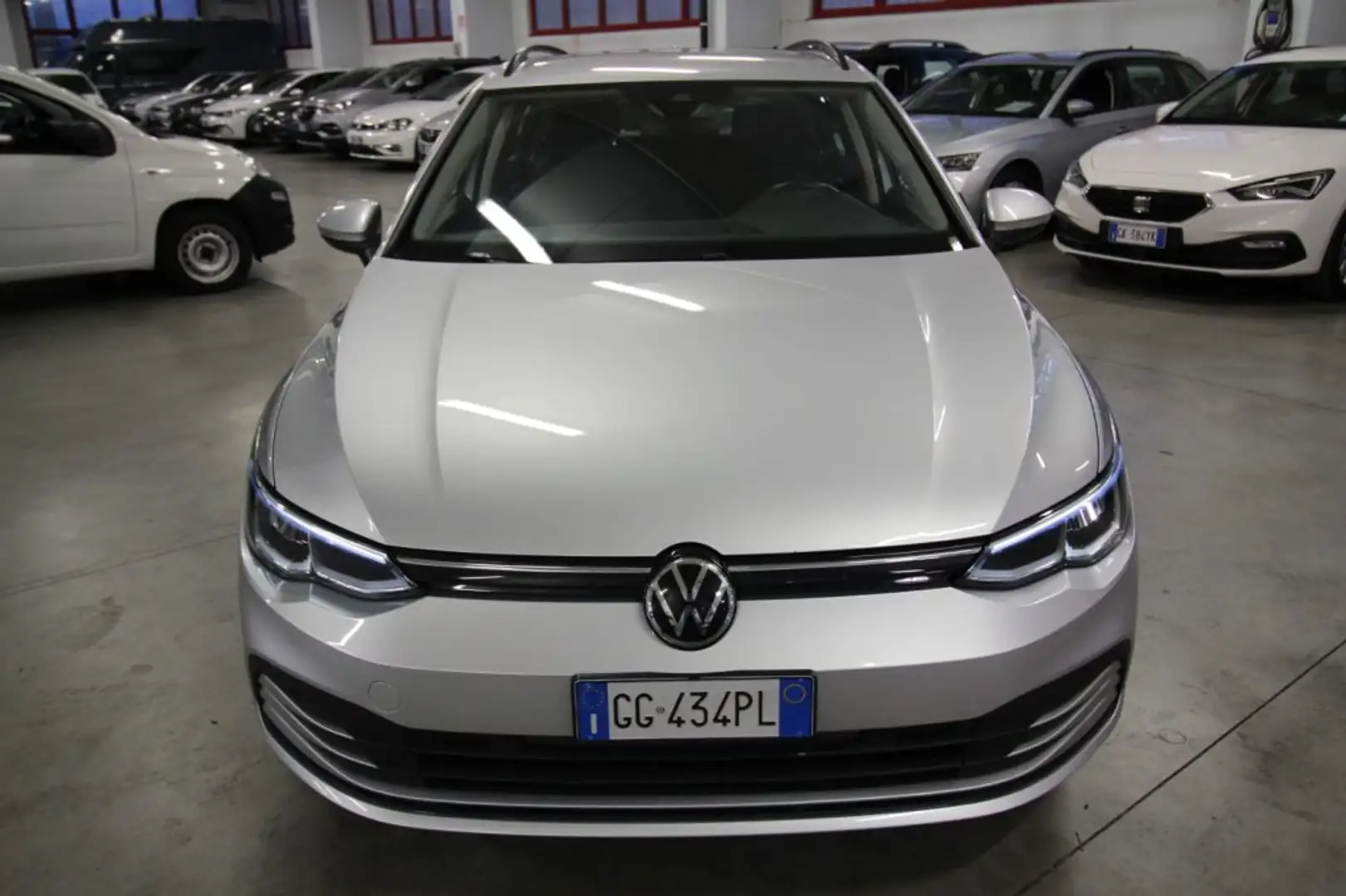 Volkswagen Golf Variant 2.0 TDI SCR Life 115 CV Grigio - 1