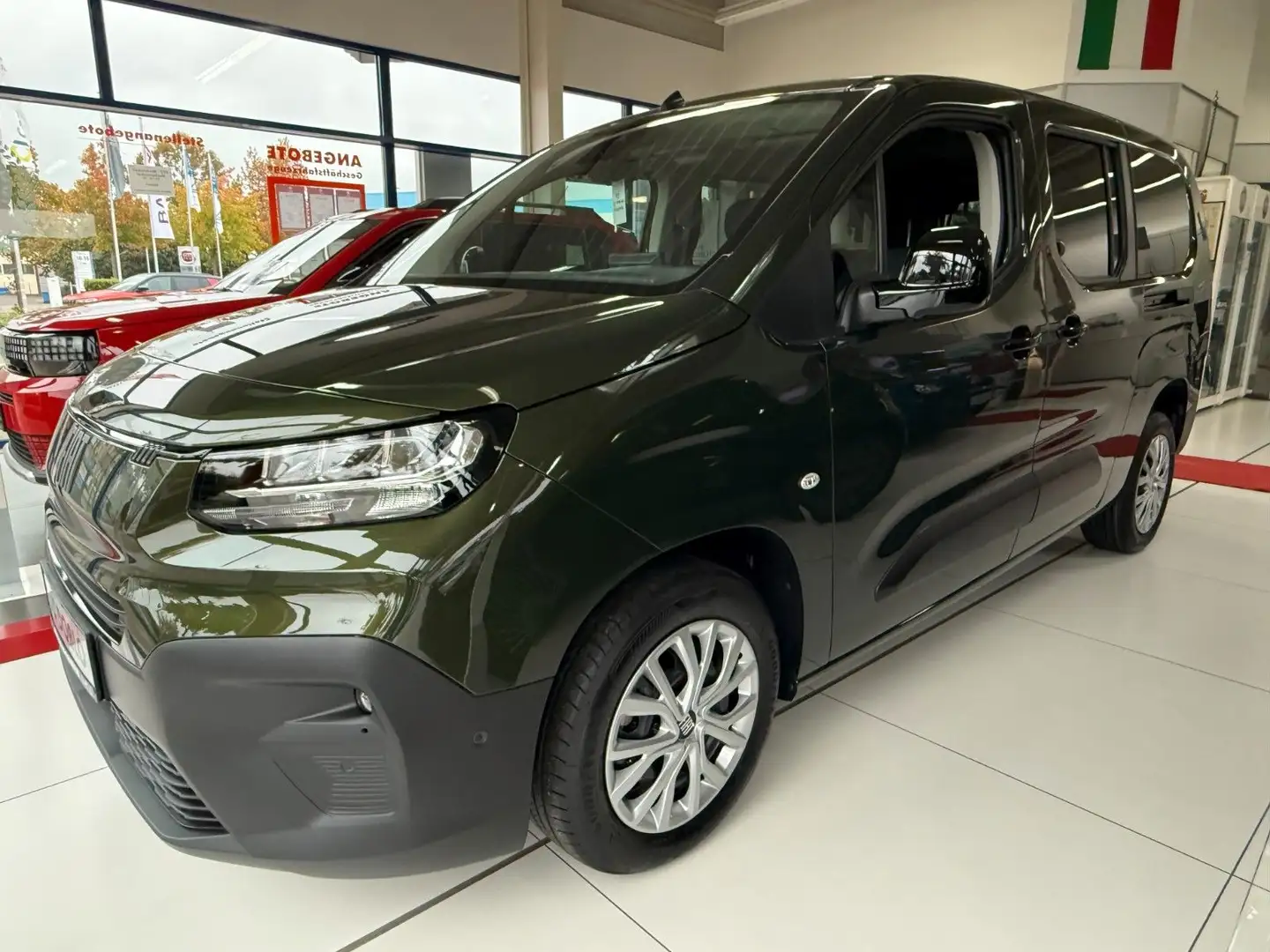 Fiat Doblo Kombi L2 M1 1.5 BlueHDI 131 AT8 Grün - 1