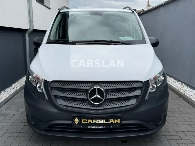 Mercedes-Benz Vito view 2