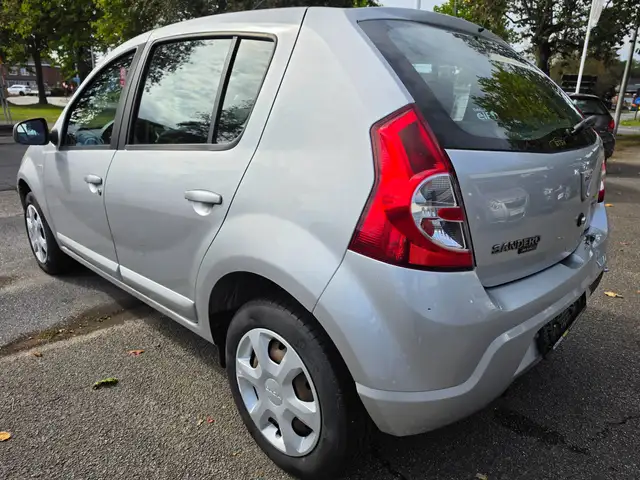 Dacia Sandero view 4