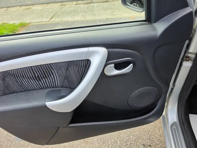 Dacia Sandero view 8