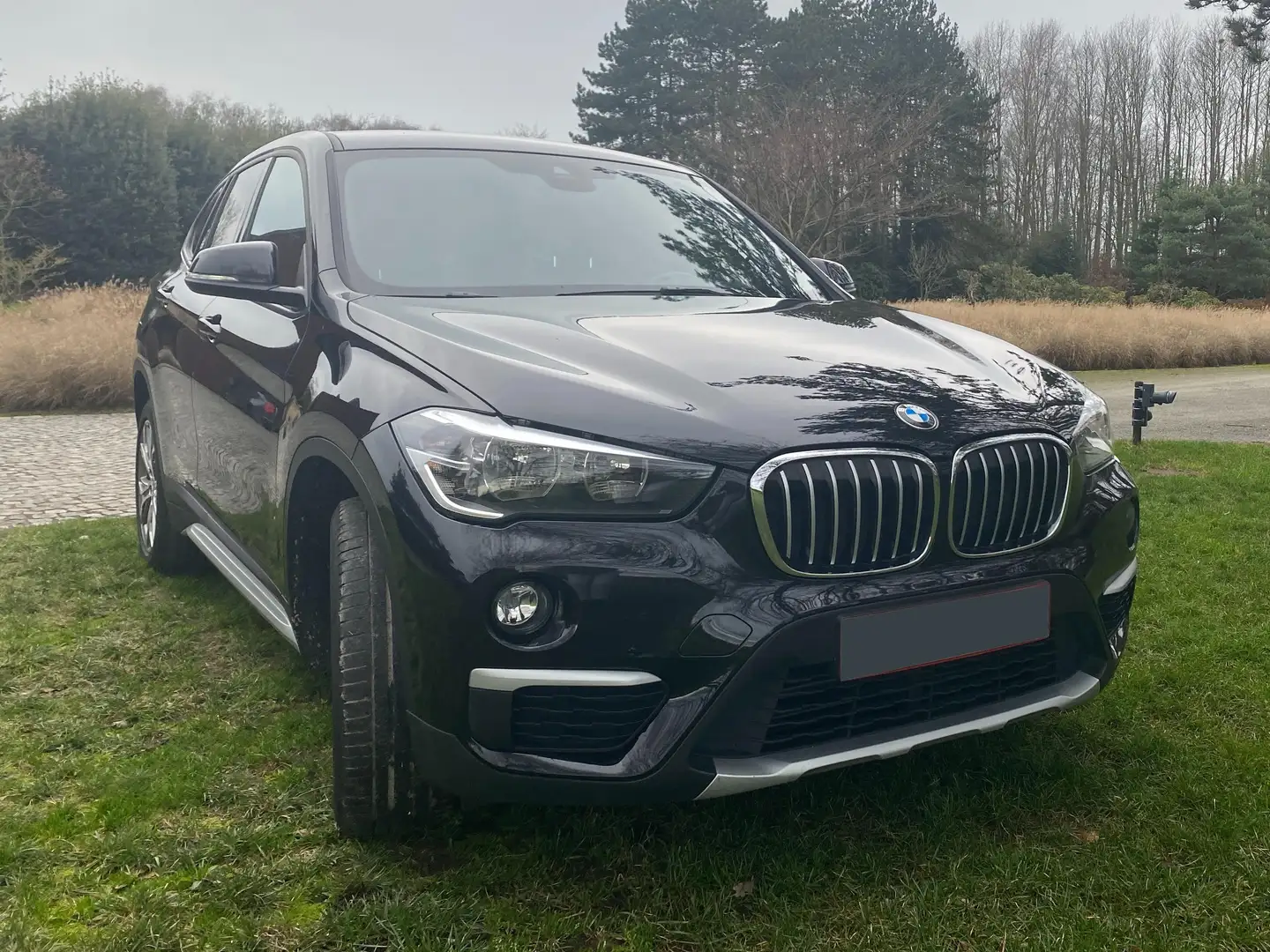 BMW X1 X1 sDrive18i Zwart - 1