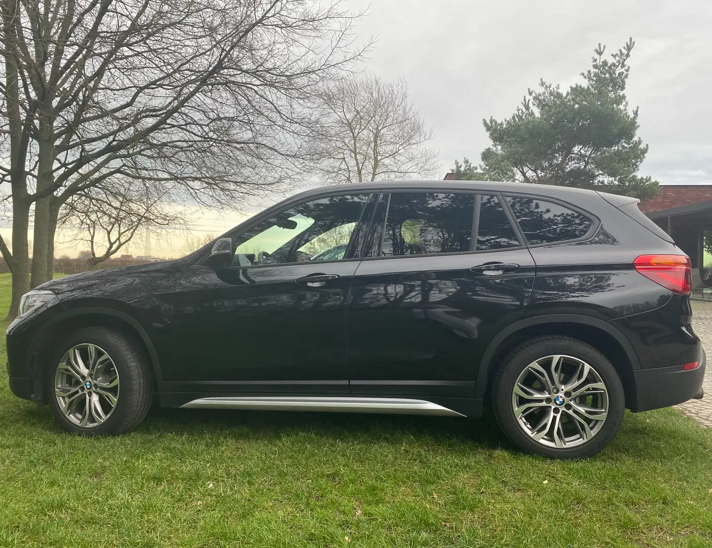 BMW X1 X1 sDrive18i Zwart - 2