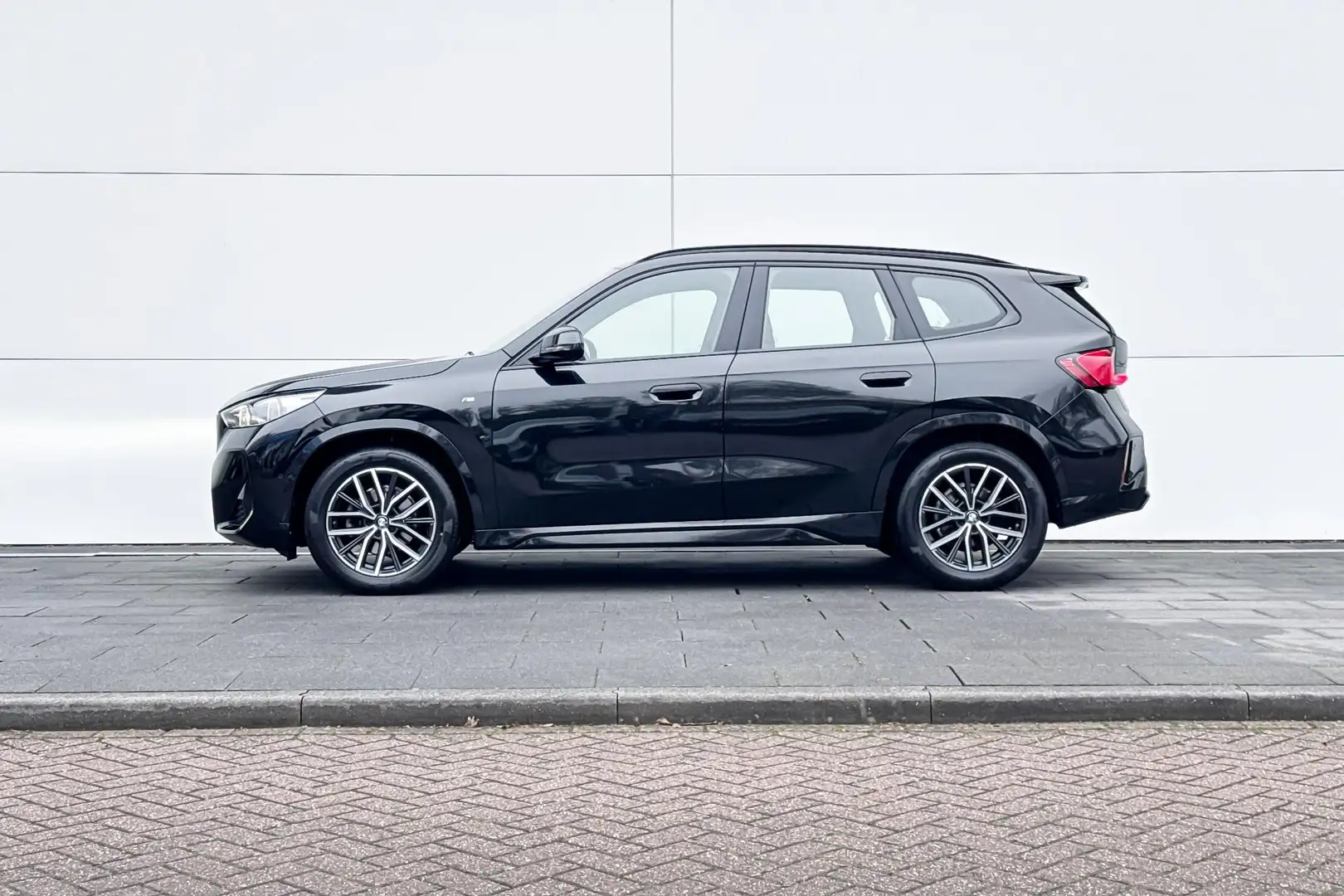 BMW X1 sDrive18i M Sport Premium Pack | Trekhaak | Noir - 2