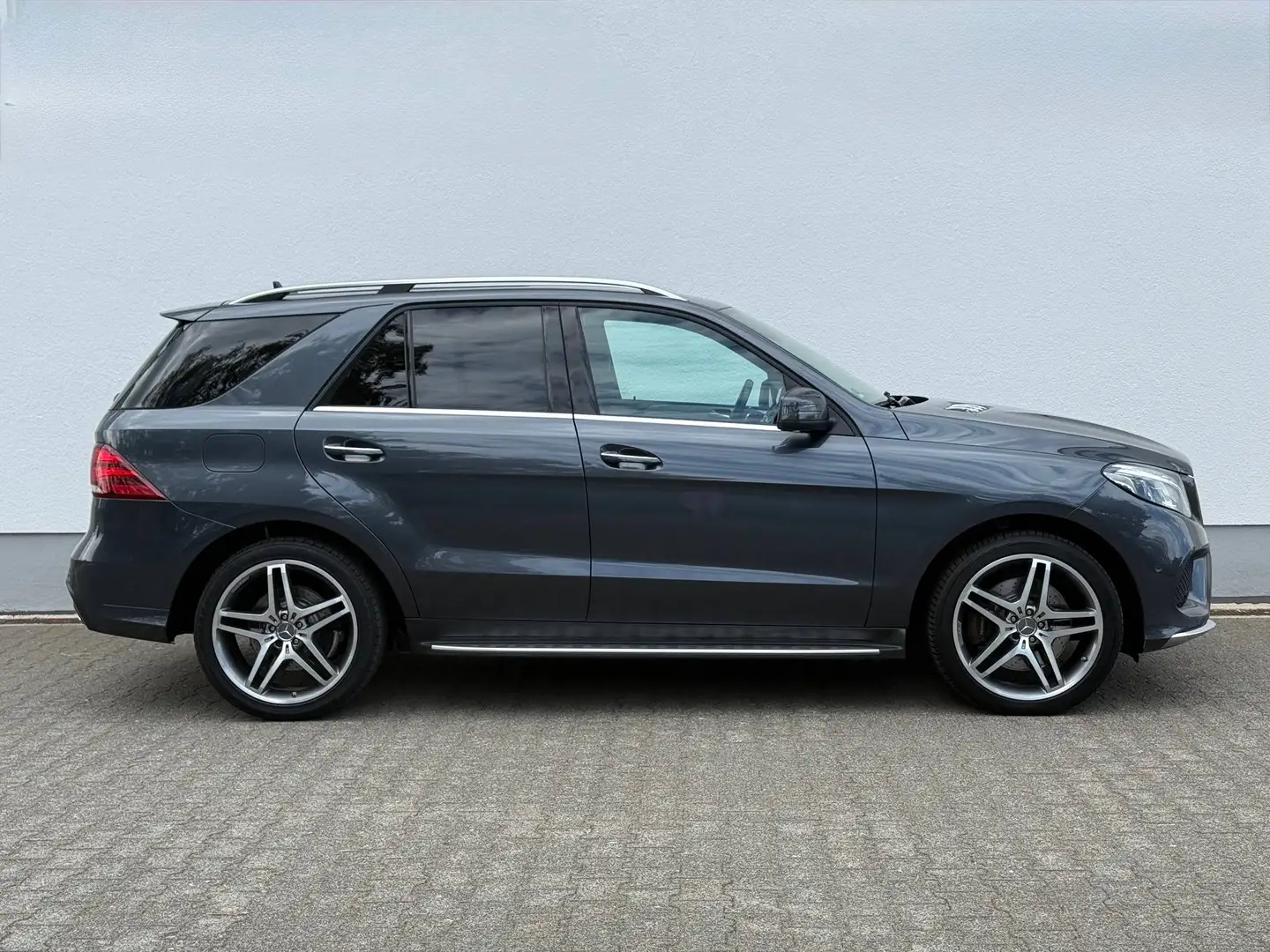 Mercedes-Benz GLE 500 GLE -Klasse 4Matic AMG-Line, V8, Kamera Grau - 2
