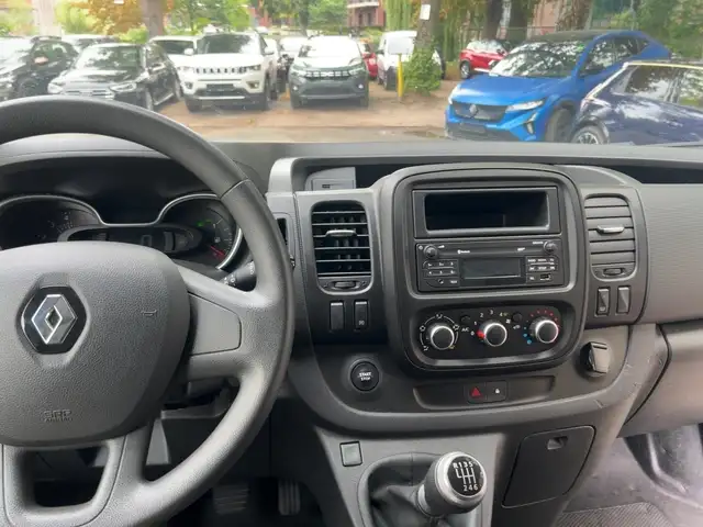 Renault Trafic view 11