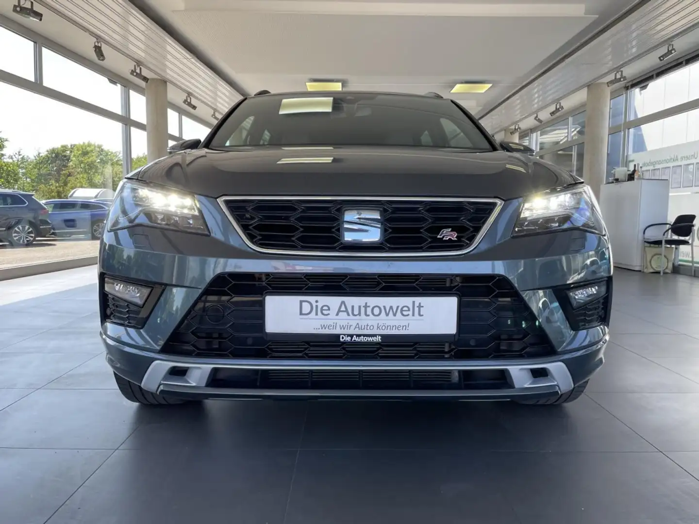SEAT Ateca 2,0 TSI DSG 4D FR NAVI LED AHK ACC CAM ZV Grau - 2