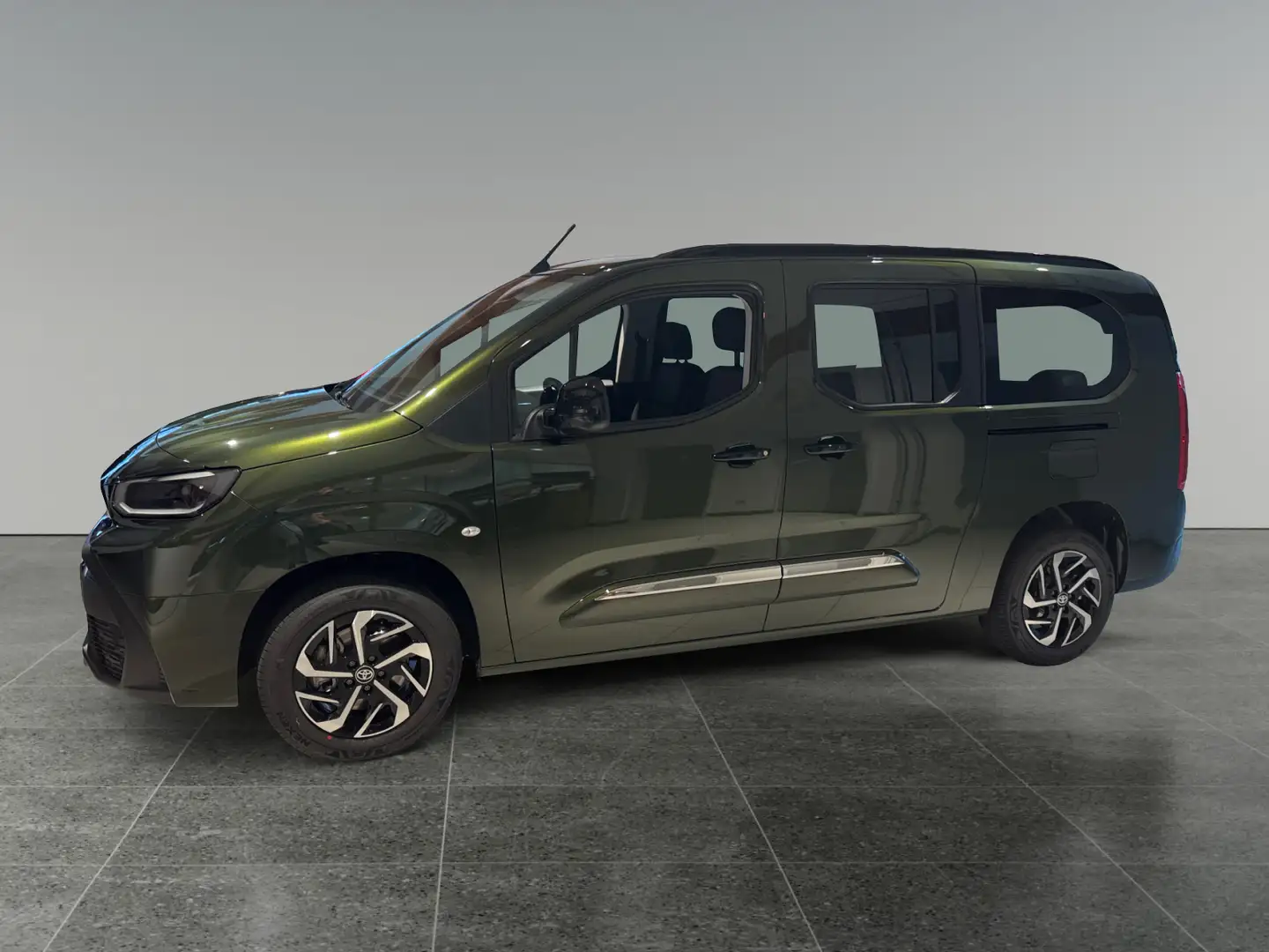 Toyota Proace City Verso 1,5l 130PS Family L2 Grün - 2