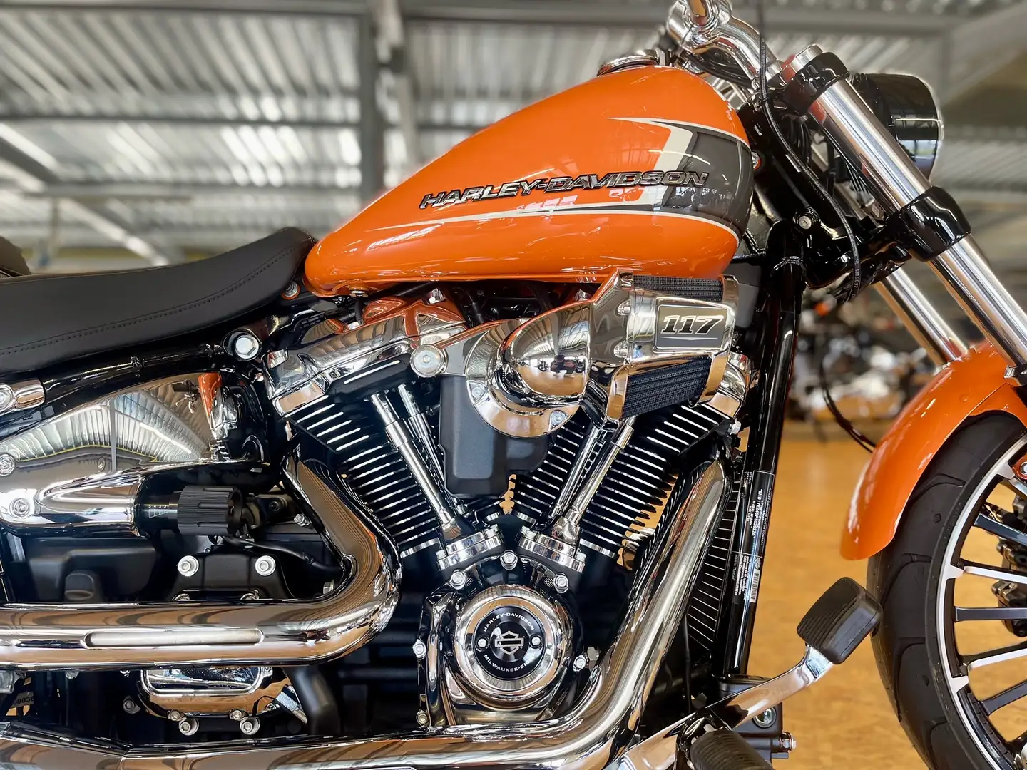 Harley-Davidson Softail FXBR BREAKOUT Pomarańczowy - 2