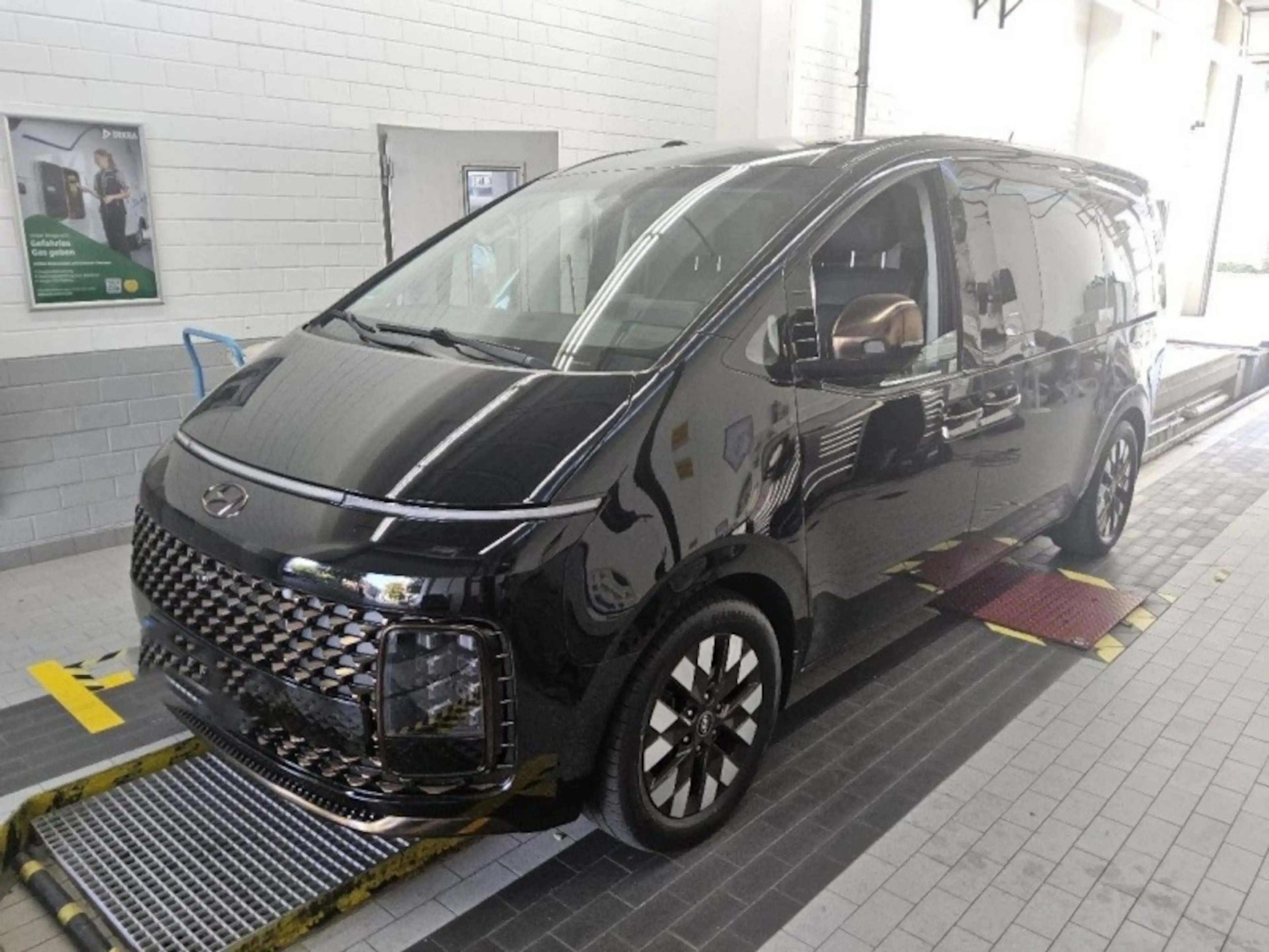 Hyundai STARIA 2.2 CRDI Signature 8 Sitzerr