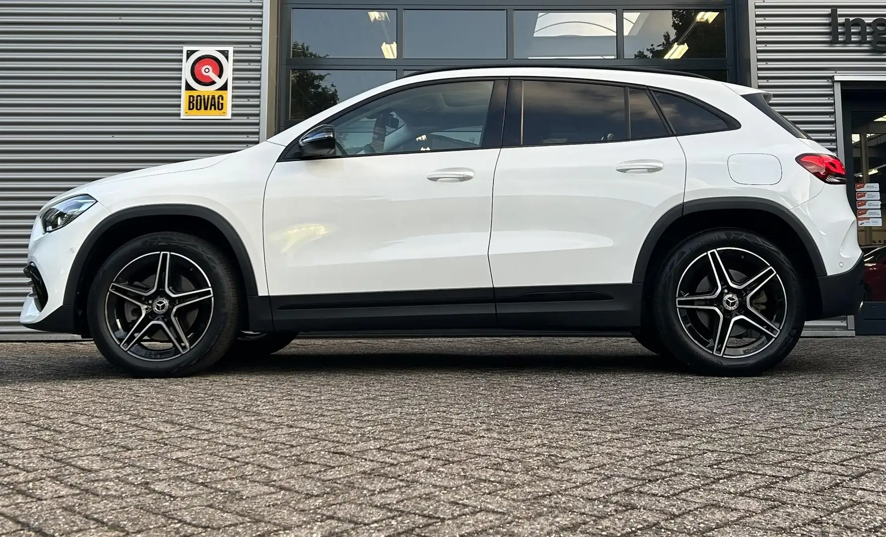 Mercedes-Benz GLA 250 e Business Solution AMG Limited l Panoramadak l Ca Blanc - 2