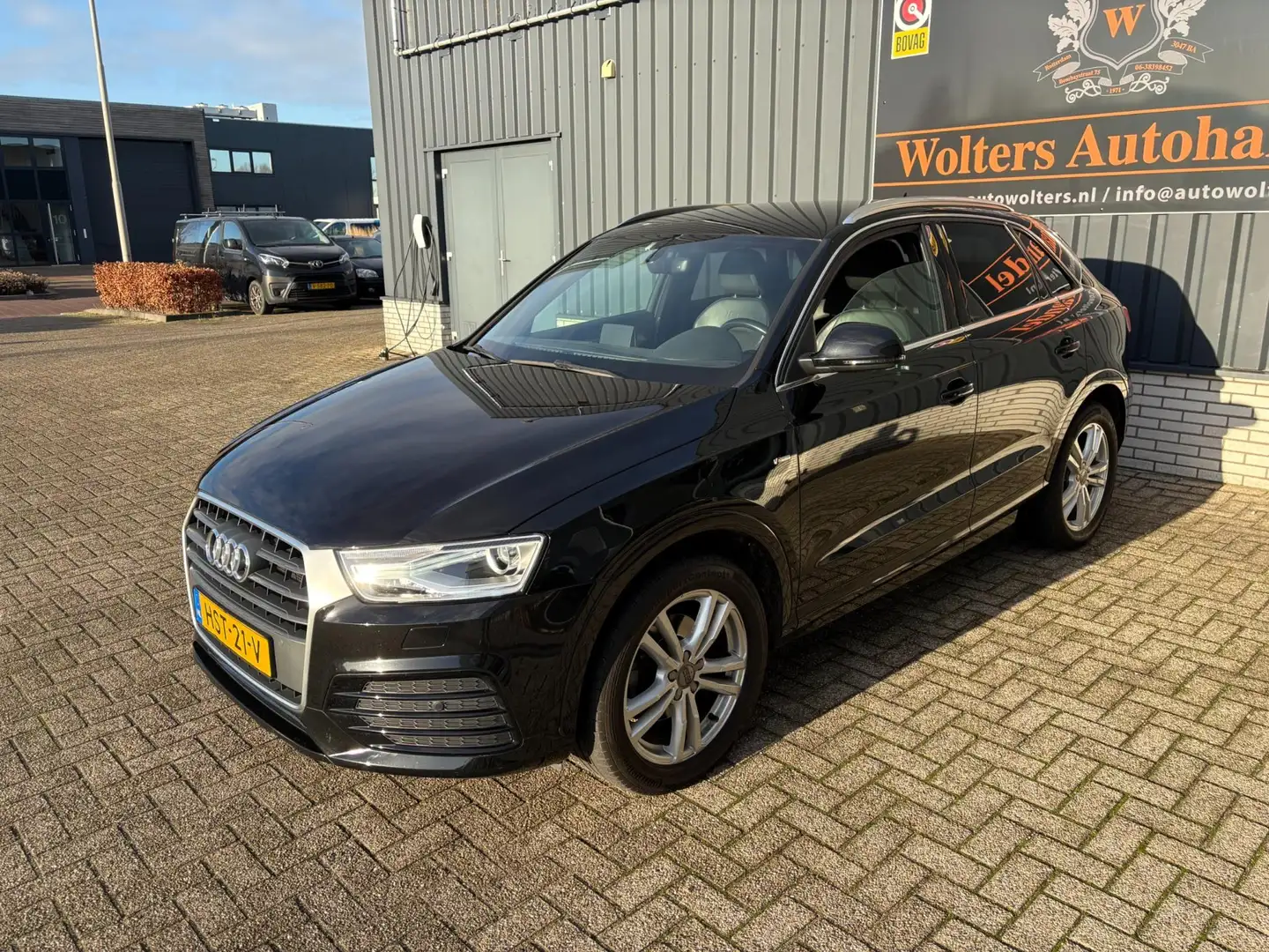 Audi Q3 1.4 TFSI Sport Advance Sport Schwarz - 2