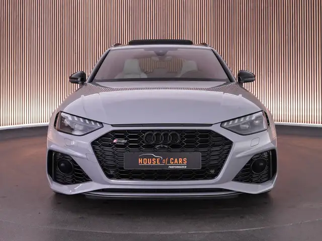 Audi RS4 Avant view 11