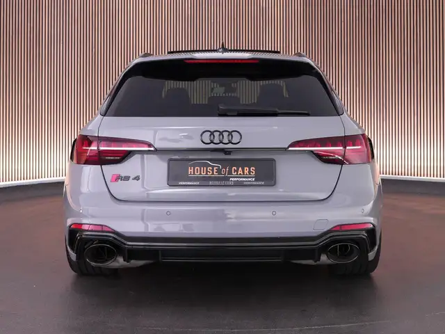 Audi RS4 Avant view 12