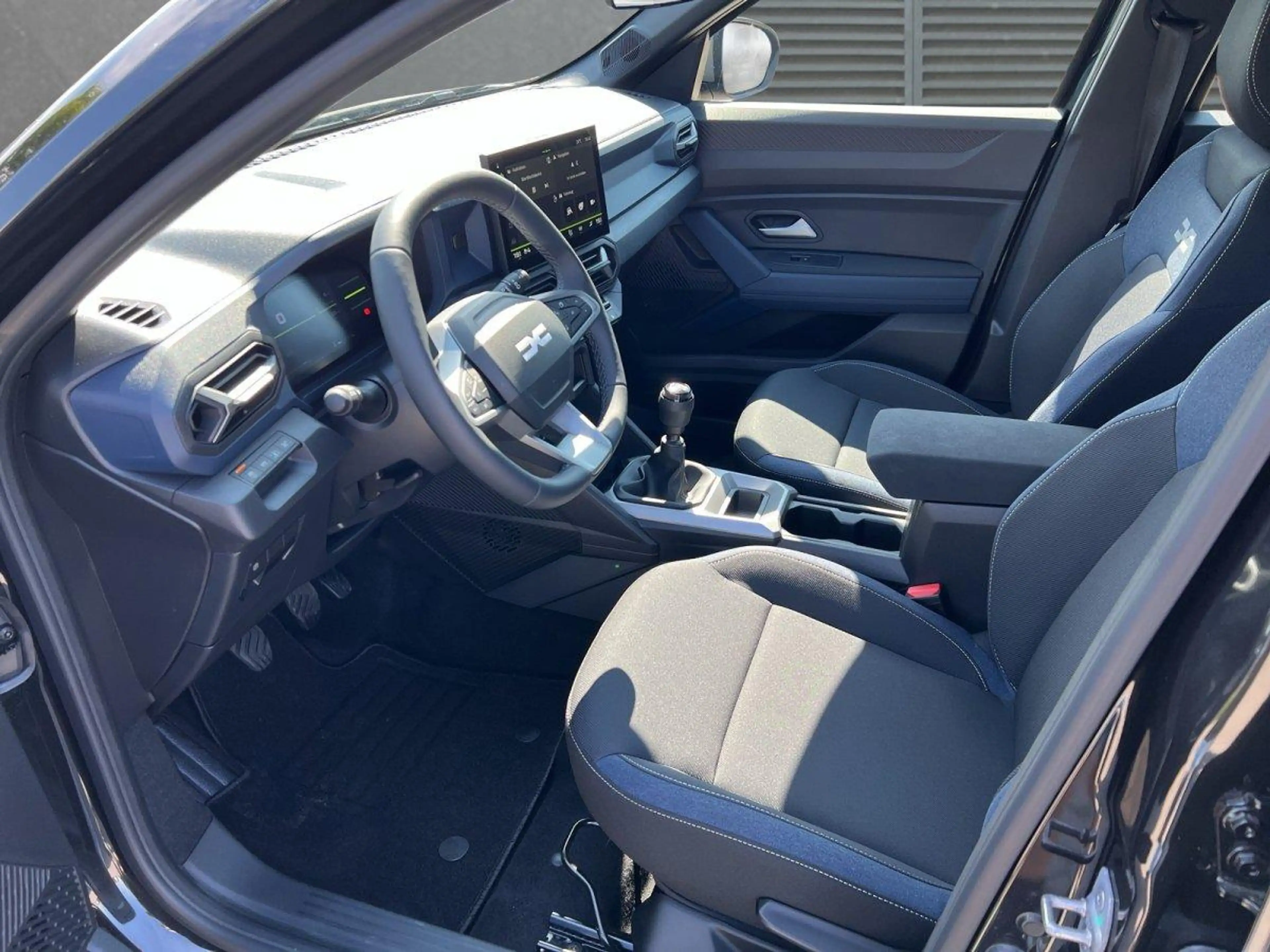 Dacia Bigster Expression LKHZ+SHZ+RFK TCe 140 103 kW (140 PS)... — photo 4