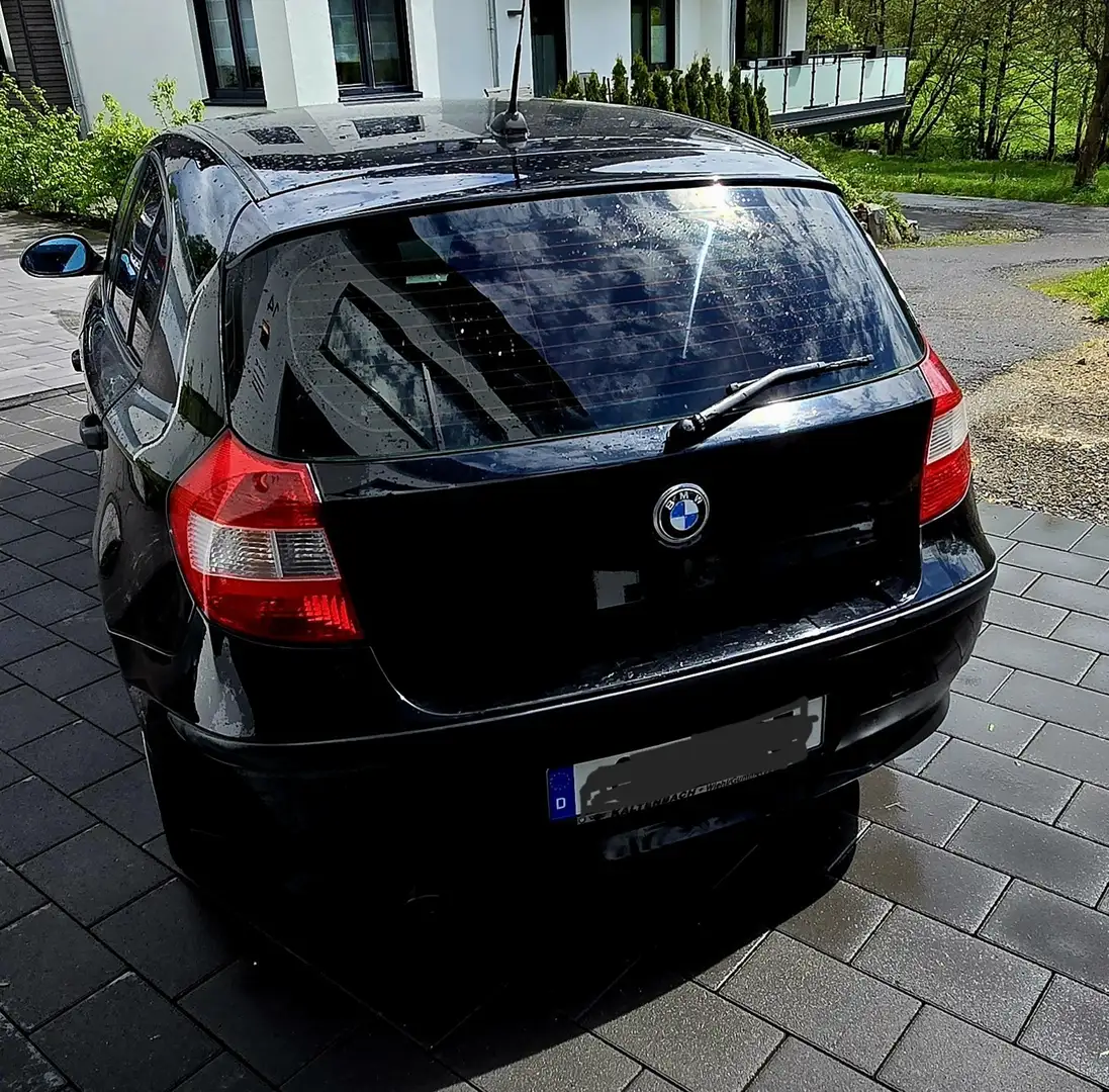 BMW 116 116i crna - 2