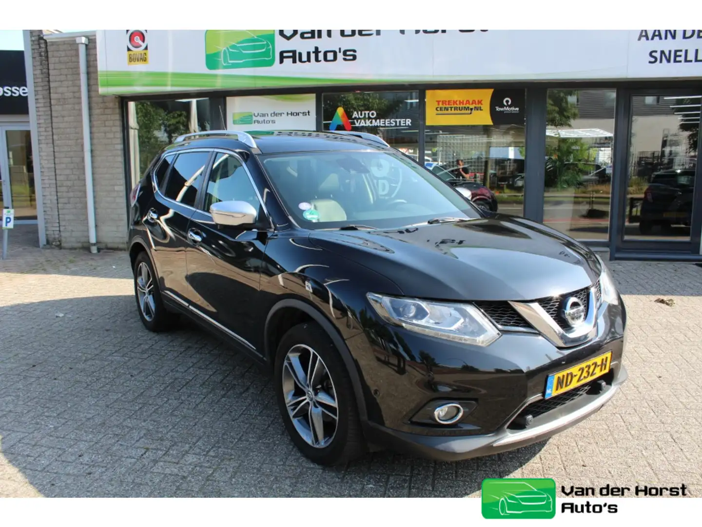 Nissan X-Trail 1.6 DIG-T Tekna Zwart - 1