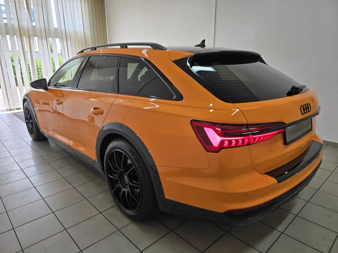 Audi A6 allroad 55 TDI Exclusive HD Matrix B&O Nightvision 20" Orange - 2