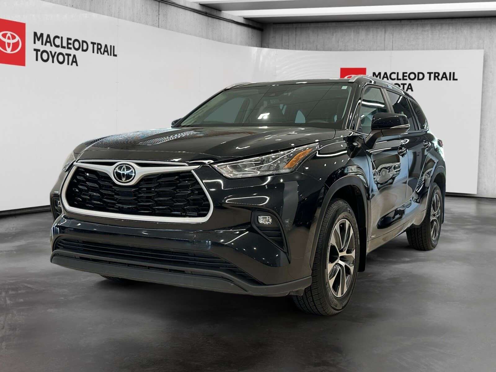 2026 Toyota Highlander Hybrid XLE AWD | No Accidents | Leather, Sunroof |