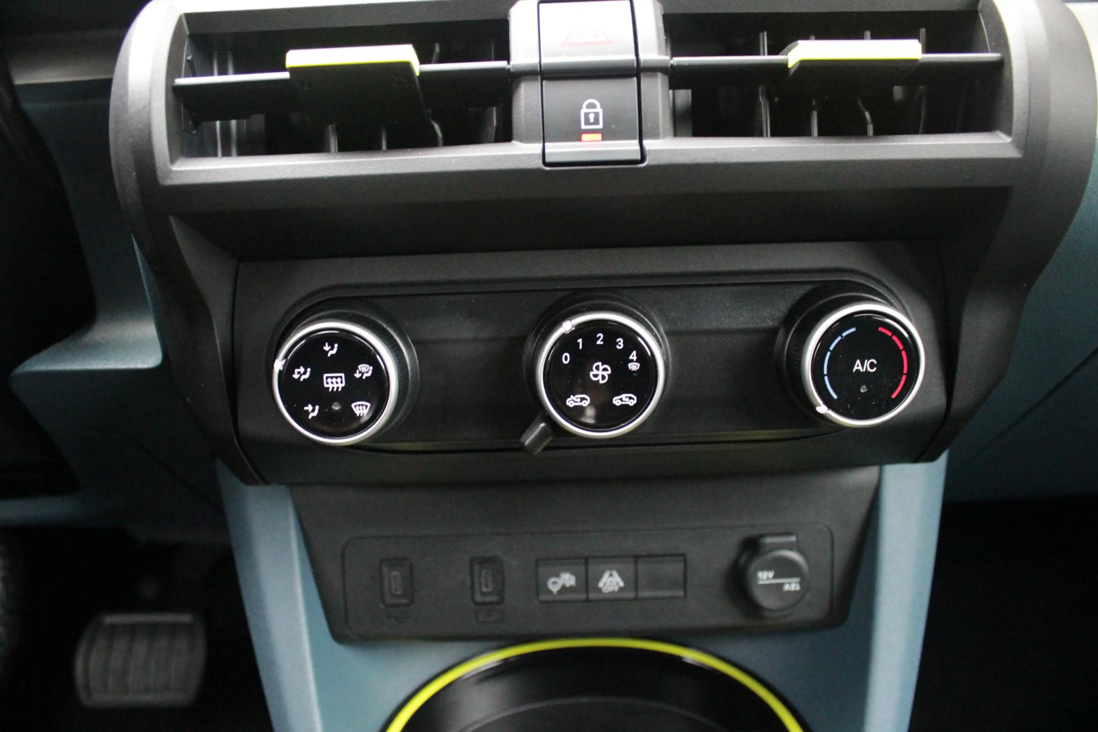 Fiat Grande Panda 1.2 Hybrid 110PK ICON STYLE | APPLE CARPLAY/ANDROI — photo 19