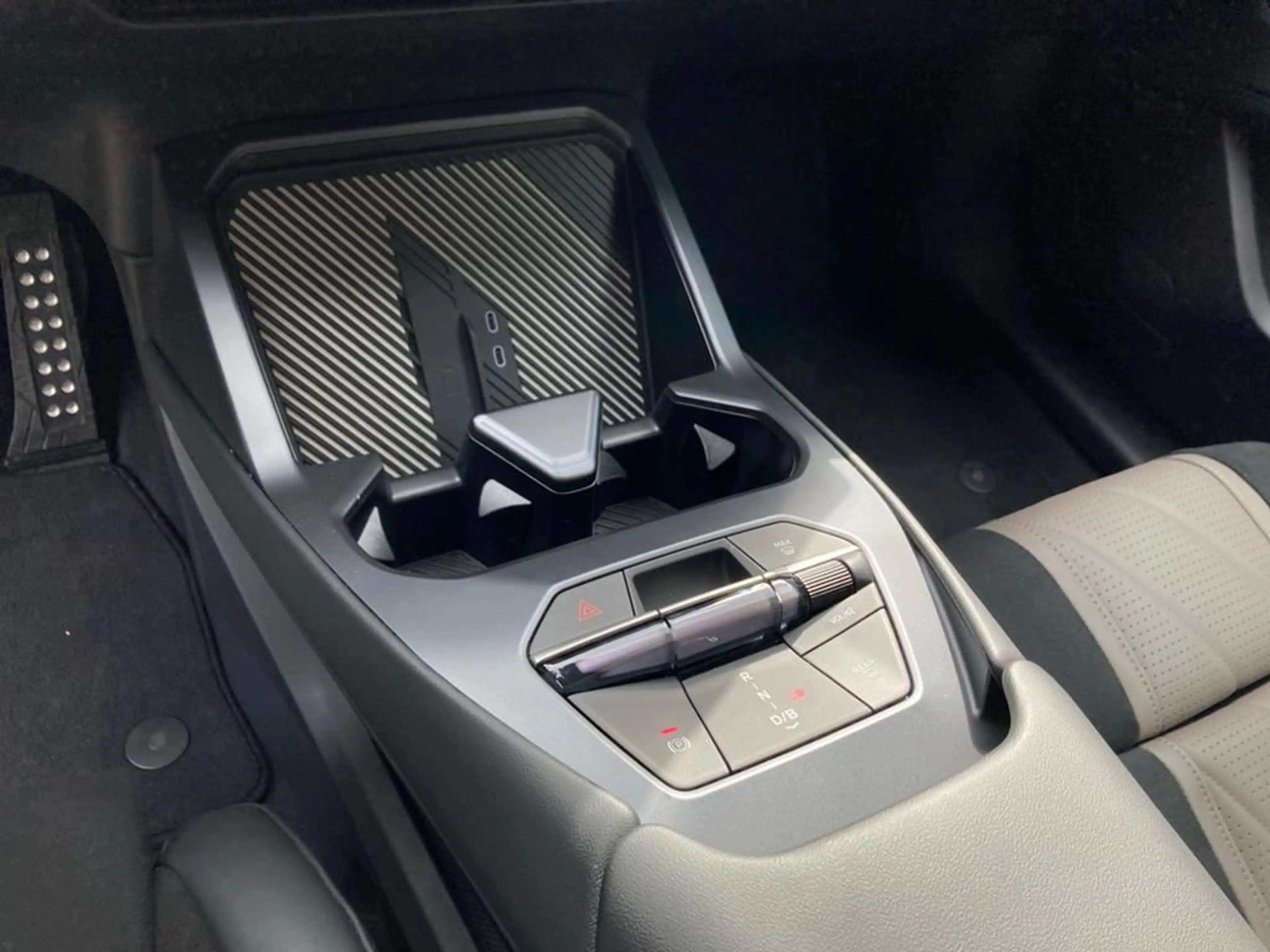 BMW iX3 M Sport Pro — photo 11