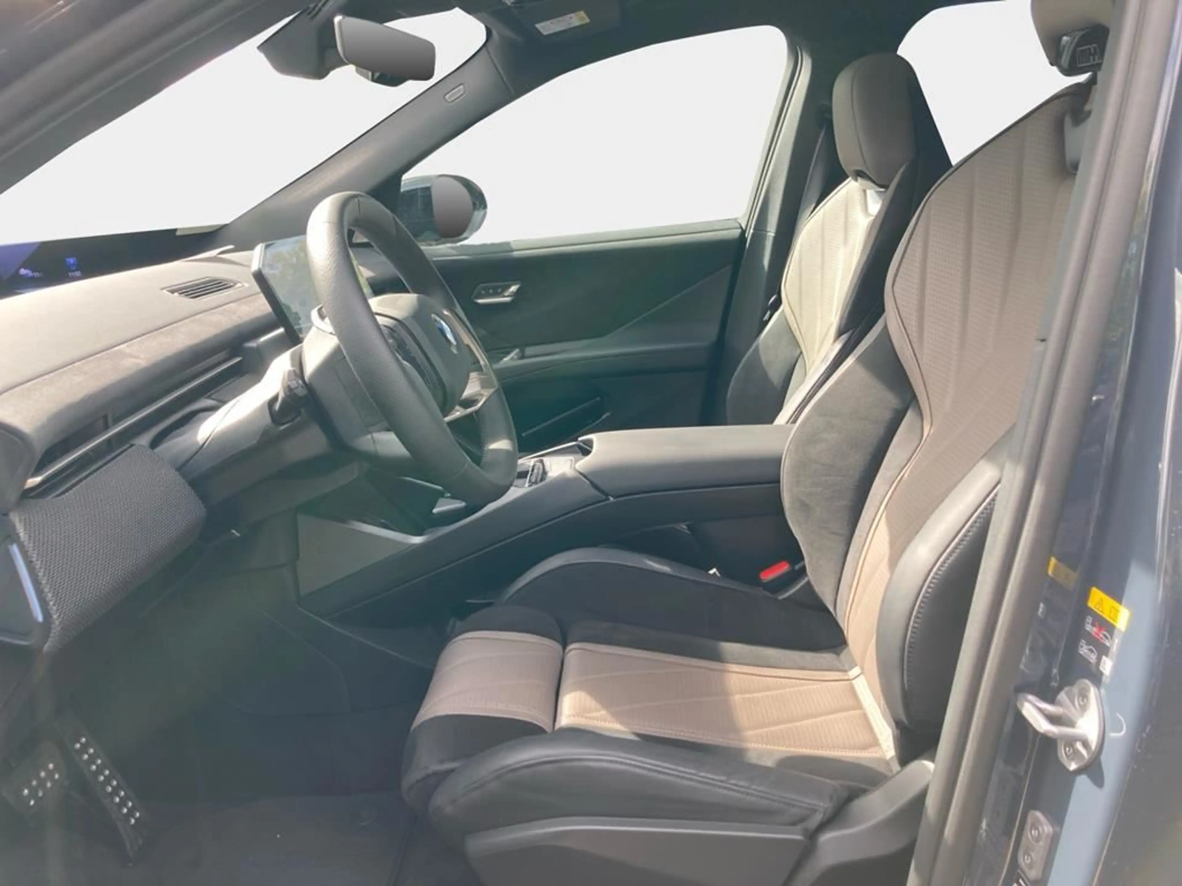 BMW iX3 M Sport Pro — photo 10