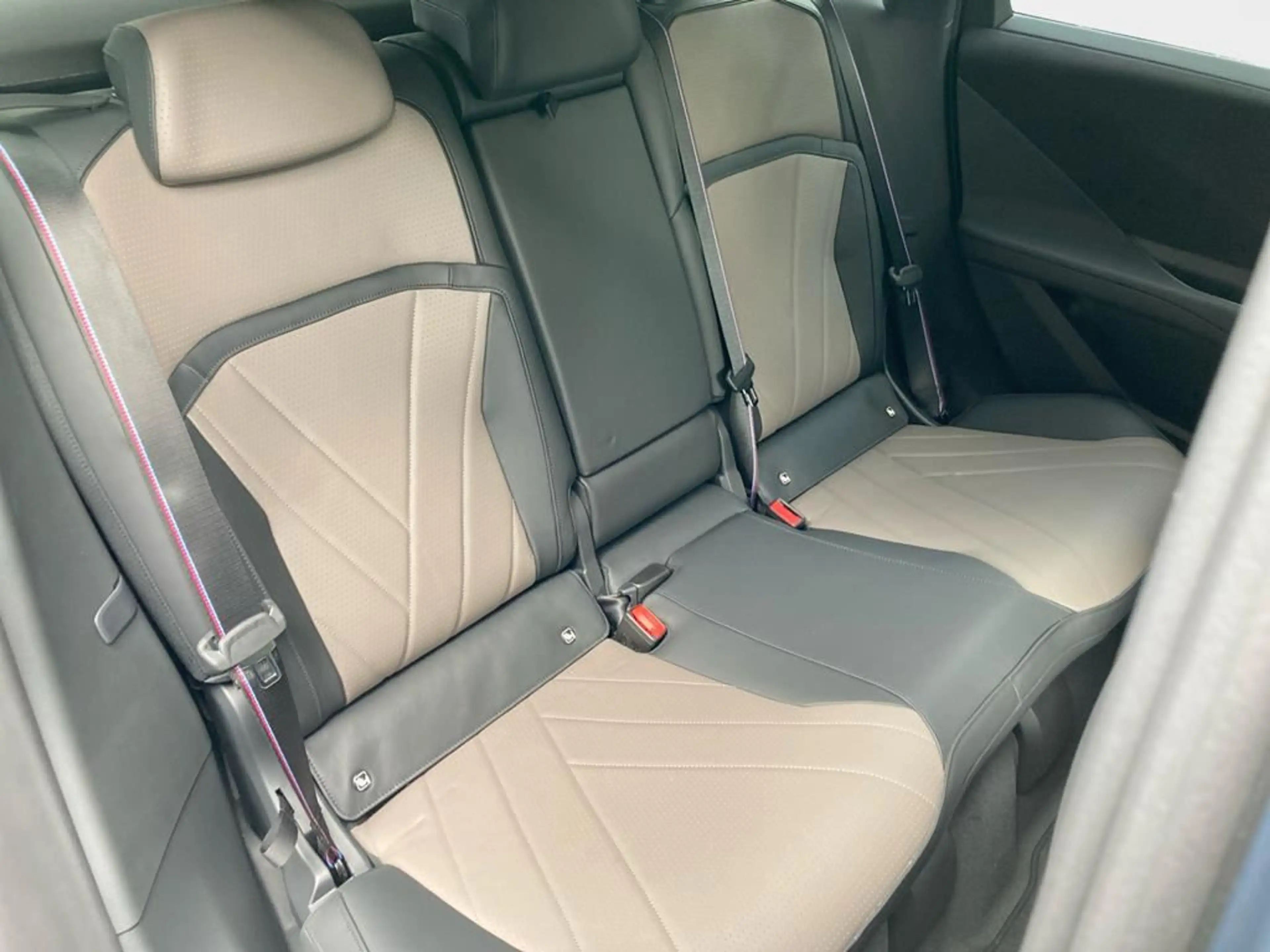 BMW iX3 M Sport Pro — photo 15