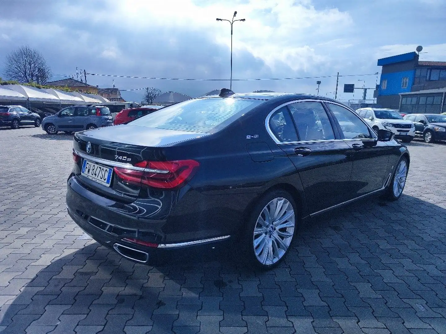 BMW 740 e Eccelsa iPerformance Schwarz - 2