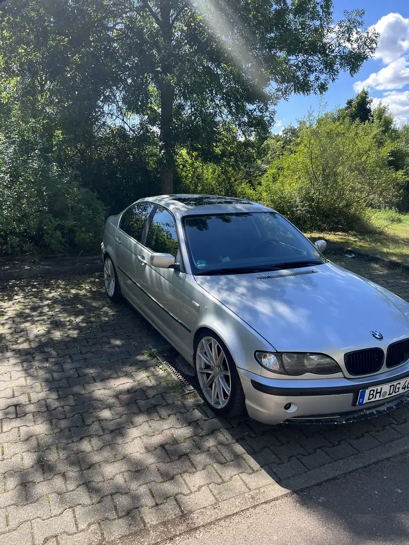 BMW 320 320i Silber - 2