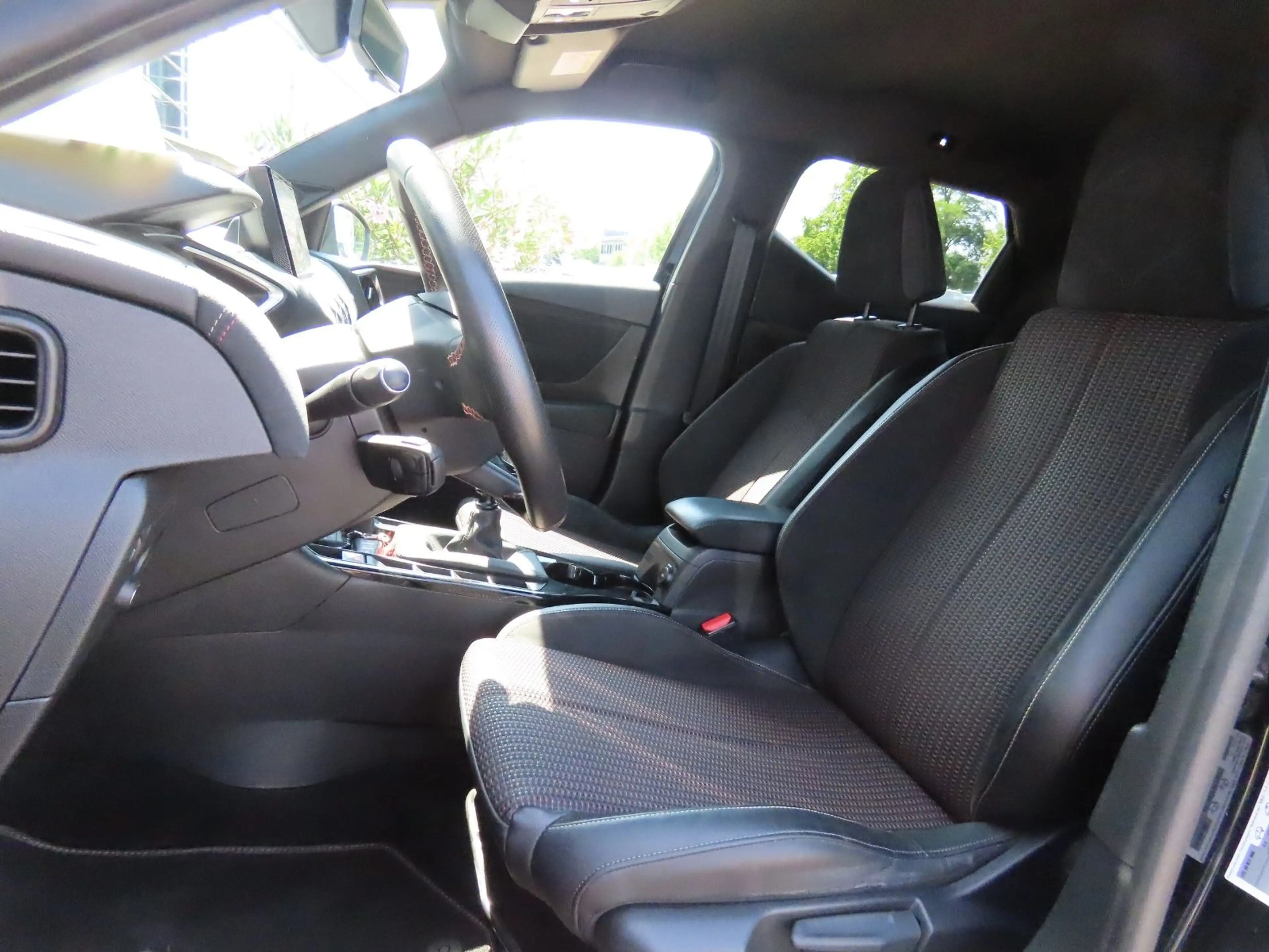 DS Automobiles DS 3 Crossback BlueHDi 110 Alcantara Klimaauto. — photo 12