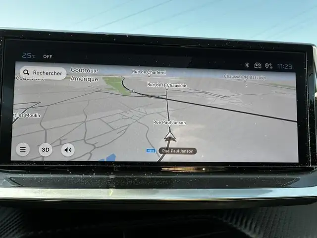 Peugeot 208 view 10